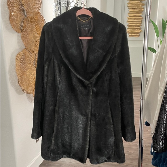 Jones New York Faux Fur coat - Picture 1 of 11